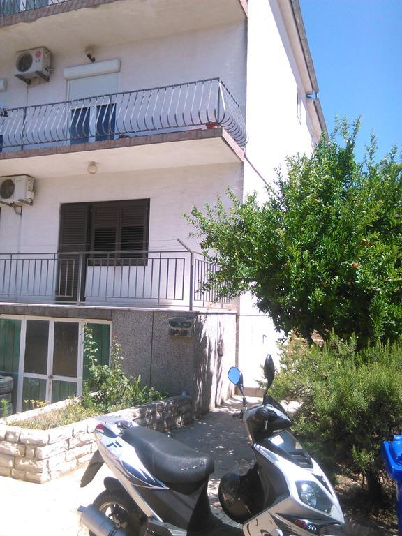 Apartmani Kapitanovic Біоград-на-Мору Екстер'єр фото