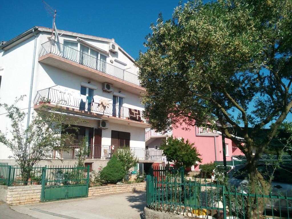 Apartmani Kapitanovic Біоград-на-Мору Екстер'єр фото